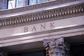 Moody's понизило рейтинг ОТП Банка до "Ba2" и оставило его на пересмотре для возможного понижения