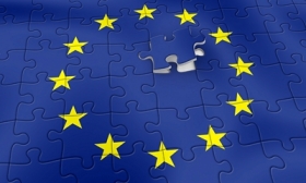 Сводный PMI еврозоны указал на ослабление активности 15-й месяц подряд