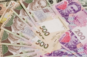 НБУ укрепил официальный курс гривни с 12,98 грн/$1 до 12,39 грн/$1
