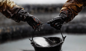 Цена на нефть $100 за баррель вернется к концу 2022 - опрос от Wall Street Journal