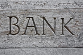 Банки сходят с единого курса. Они хотят менять стоимость валюты в течение дня